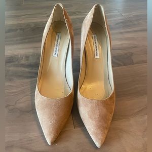 Diane Von Furstenburg size 10 tan suede high heels with tortoise heel